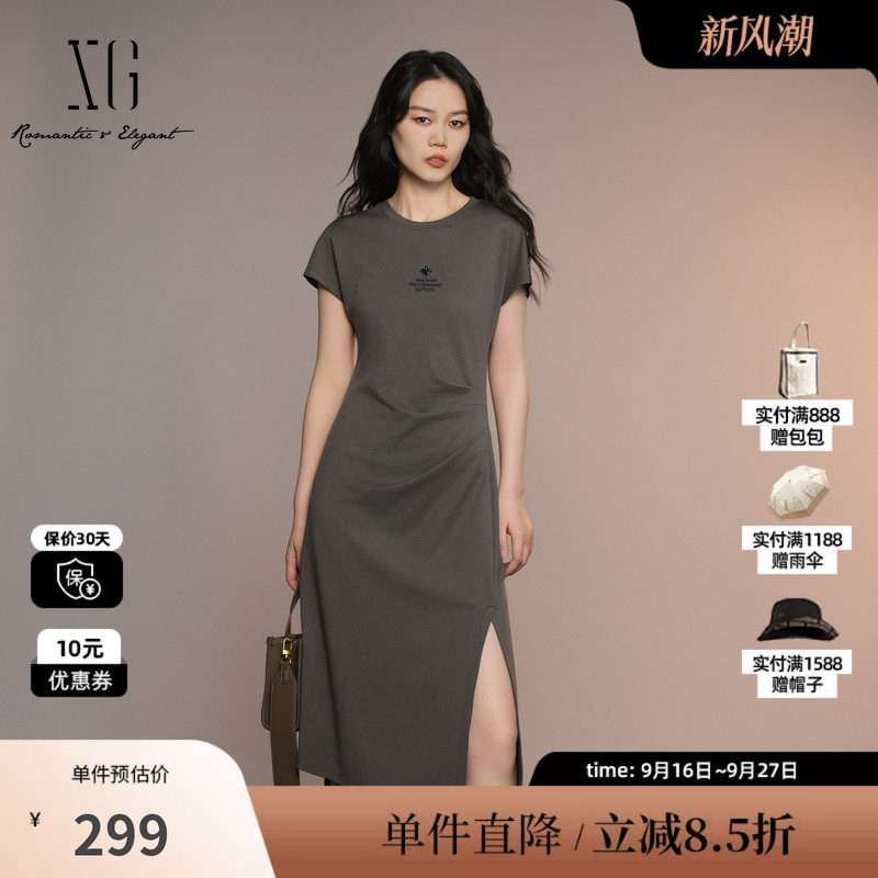 XG/雪歌XK204067A285 灰色莱赛尔收腰捏褶短袖圆领开叉连衣裙女装