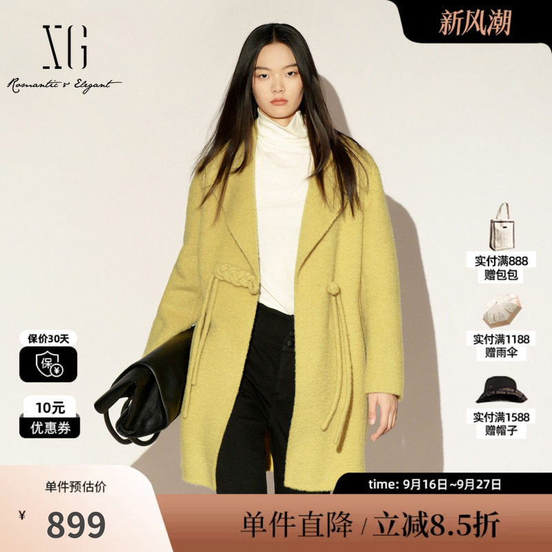 XG/雪歌XK410006A630 浅黄色中长款毛呢外套盘扣羊毛混纺大衣女装