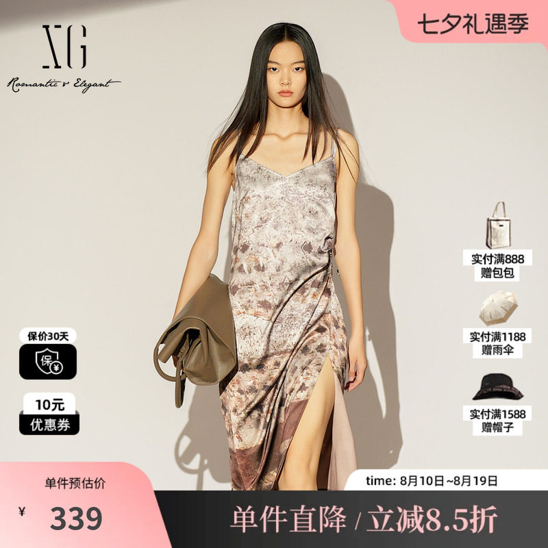 XG/雪歌XL104001B293花版吊带连衣裙V领收腰露背中长无袖碎花女装