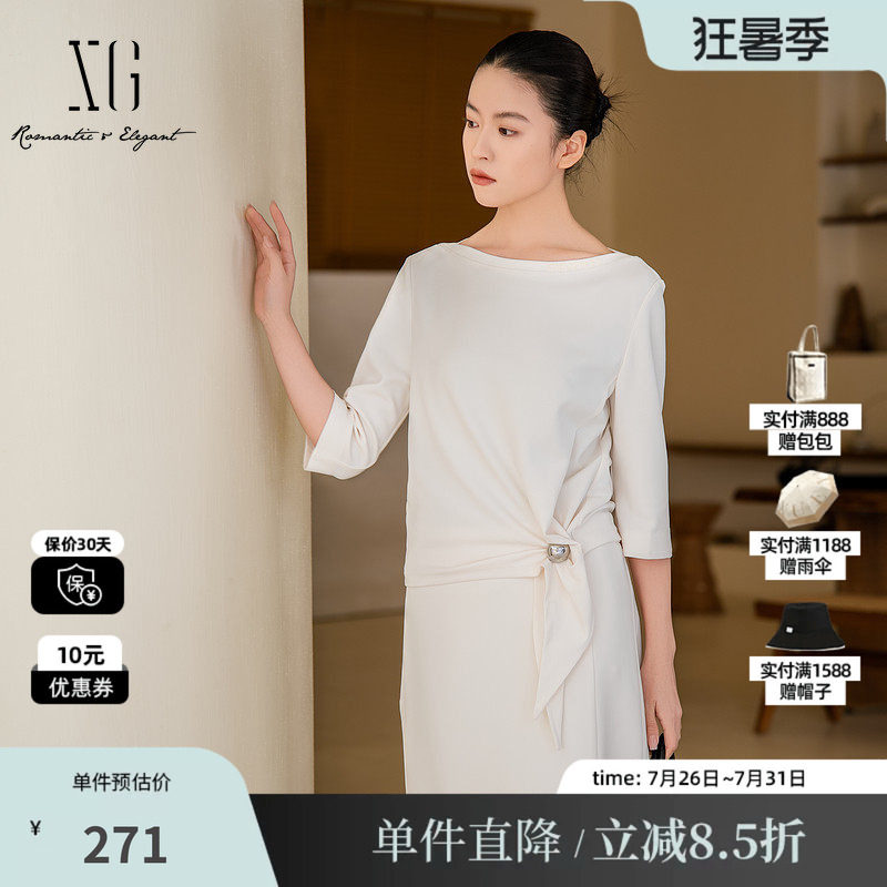XG/雪歌XL121005A591 白色圆领中袖衬衫直筒绑带配胸针短款上衣女