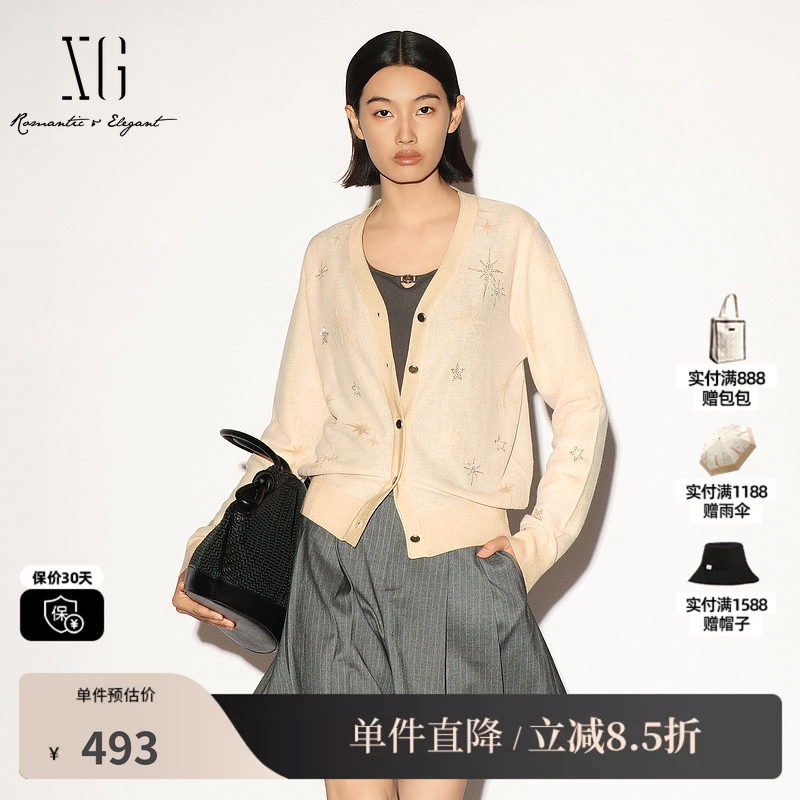 XG/雪歌XL311015A373卡其色星星烫钻V领长袖针织开衫直筒毛衣女装