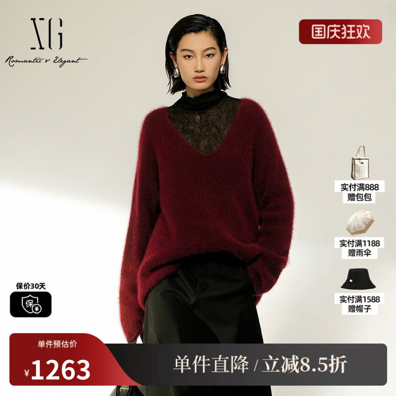 XG/雪歌XL411044A415酒红色绒感V领针织衫宽松慵懒休闲简约毛衣女