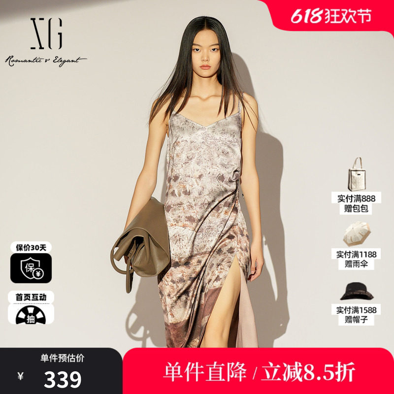 XG/雪歌XL104001B293花版吊带连衣裙V领收腰露背中长无袖碎花女装