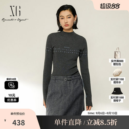 XG/雪歌 XL411008B127灰色圆领长袖针织衫修身打底印花内搭毛衣女