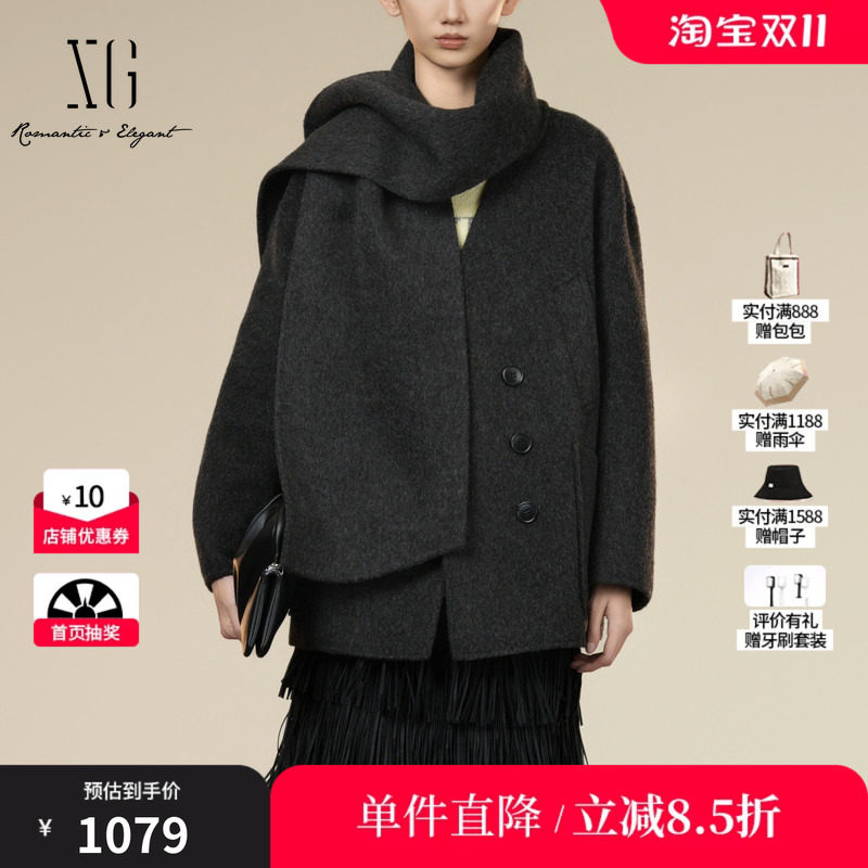 XG/雪歌XK410013A483深灰色羊毛混纺V领围巾毛呢外套中长大衣女装