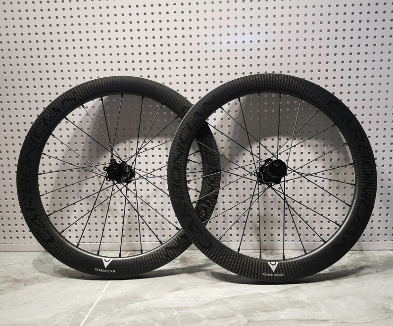 卡本仙碳纤维轮组100/135六钉