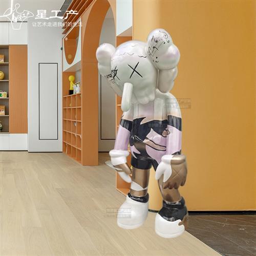 网红潮玩kaws暴力熊不锈钢金属室内卡通雕塑售楼部样板房公仔摆件