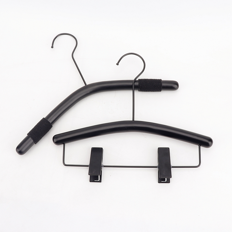 2025新款logo定制童装店黑色实木衣架木质防滑衣挂衣撑裤夹服装店