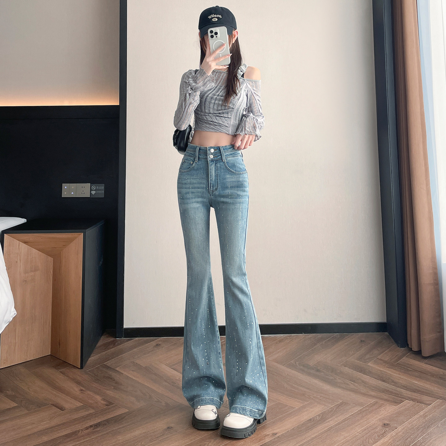 浅色满天星烫钻微喇牛仔裤女秋冬新款高腰双扣加绒弹力加长喇叭裤