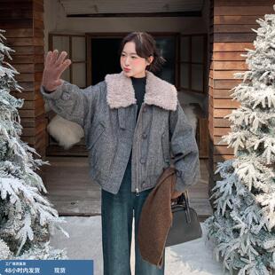 灰色时尚羊羔毛翻领短款羽绒服女冬季2025新款白鸭绒内胆保暖外套