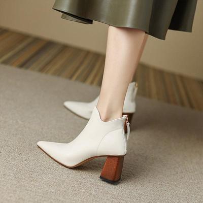白色尖头短靴女粗跟秋冬款高跟鞋真皮厚底单靴气质法式踝靴马丁靴