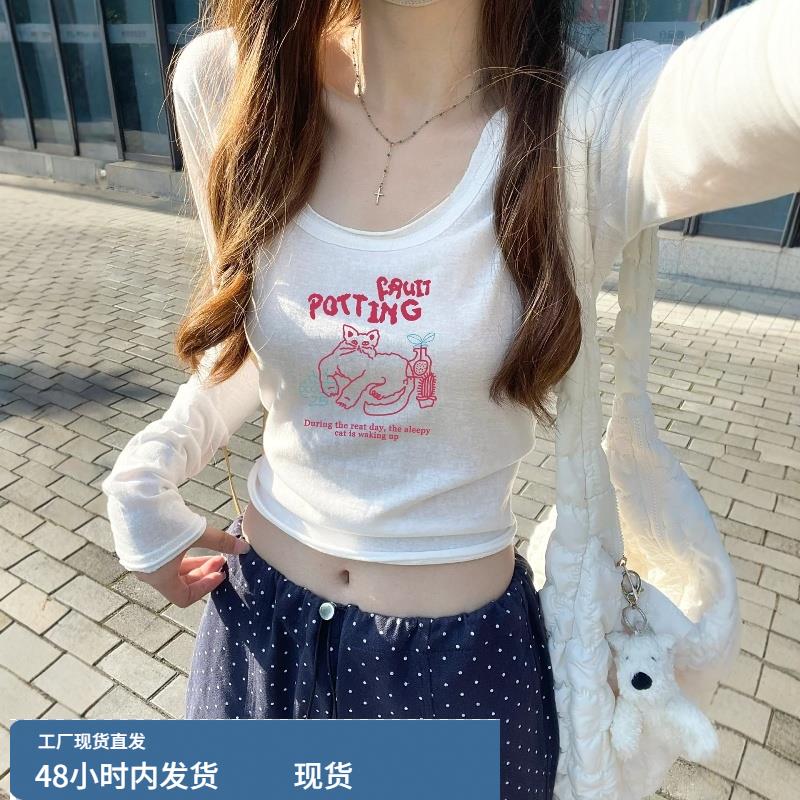 甜美和辛辣短别致上衣美国风格薄长袖下摆衬衫与大领口雪花棉t恤