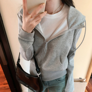 巨好看灰色短款连帽卫衣开衫外套女款秋冬2025新款小个子长袖上衣