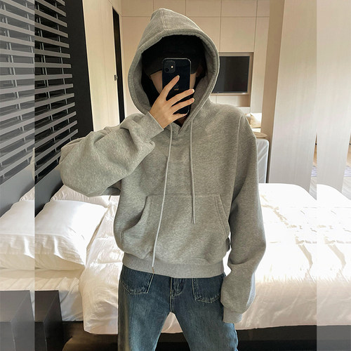 巨好看的加绒短款连帽灰色卫衣