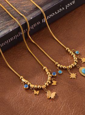 波西米亚风纹理圆牌镶嵌松石设计感磨砂质感蝴蝶吊坠钛钢镀金项链