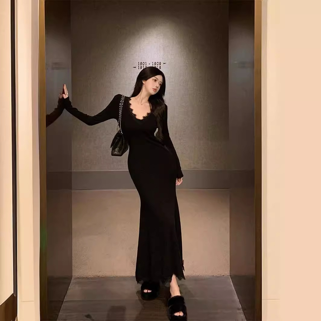 御姐蕾丝边长袖v领连衣裙女秋冬季纯欲包臀小妈长裙打底鱼尾裙子