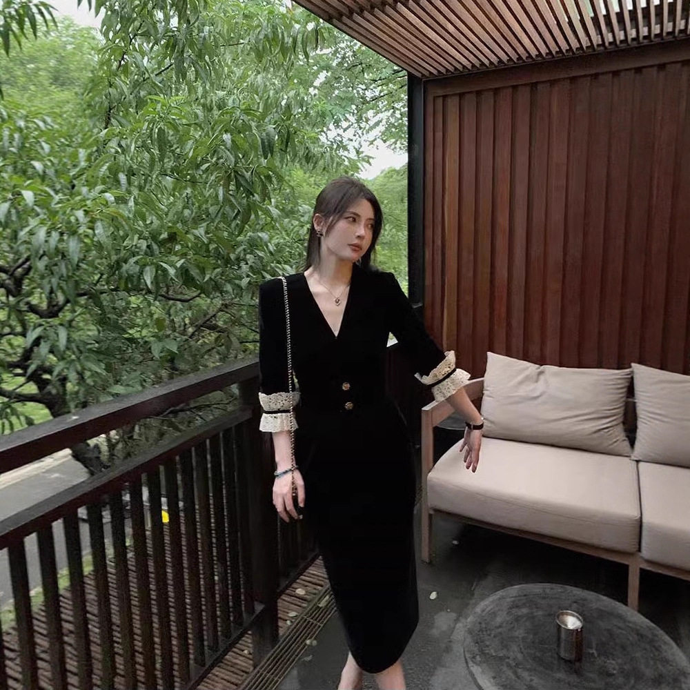 法式赫本风黑色丝绒收腰小黑裙