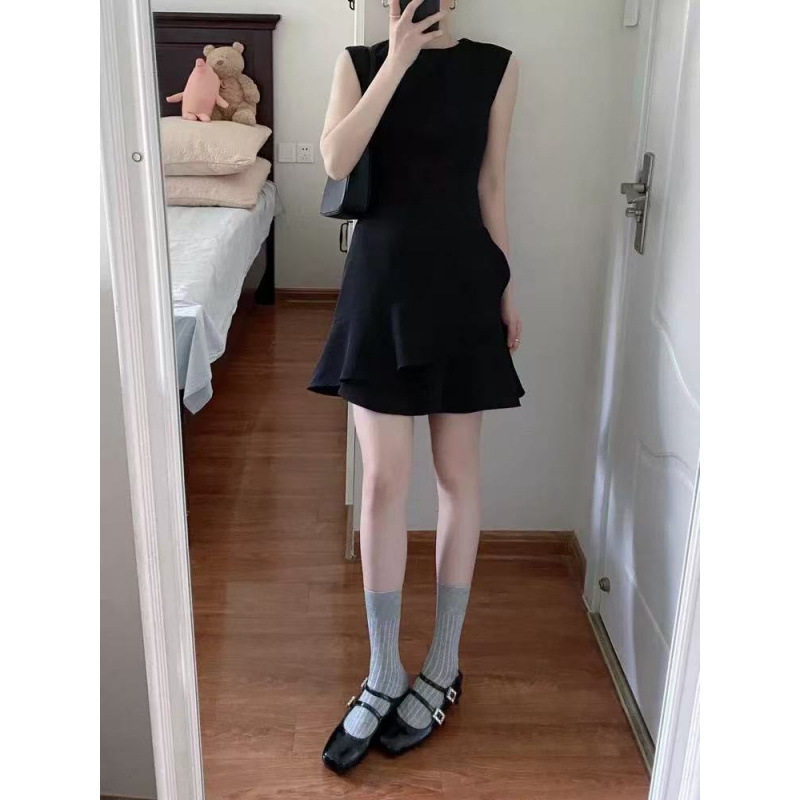 小个子设计感荷叶边连衣裙女夏赫本风黑色无袖修身显瘦背心短裙