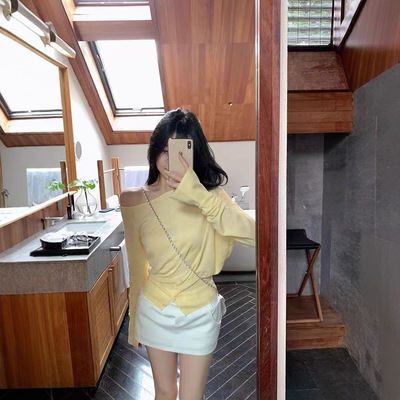 露肩针织衫斜肩慵懒风穿搭2025年新款长袖秋春季上衣女