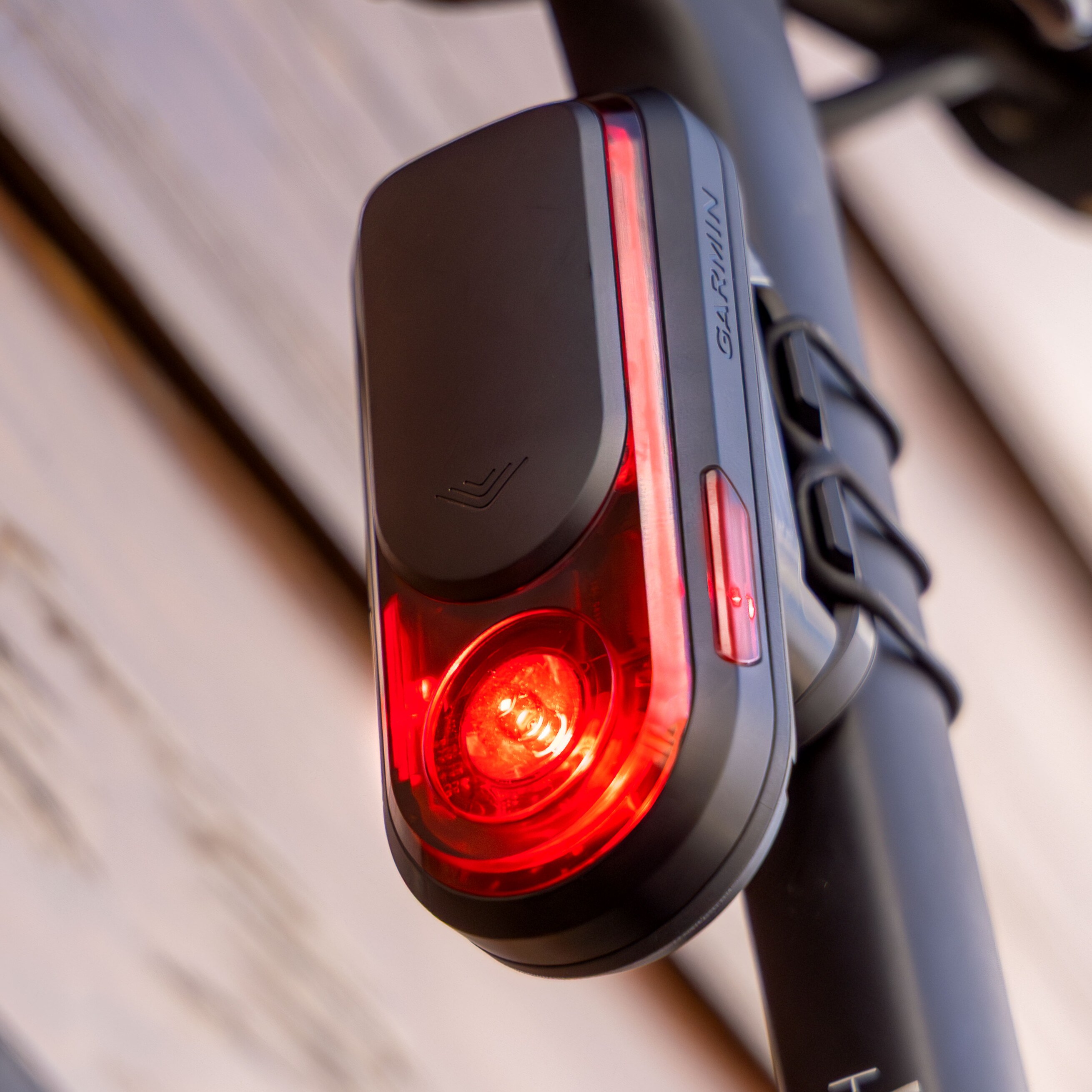 Garmin Varia RearVue 820佳明雷达尾灯同速多车道大小车辆警示灯