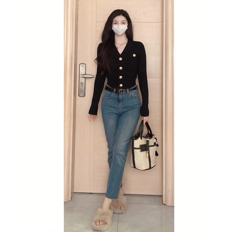 FRENCH V-NECK METAL BUTTON KNITTED CARDIGAN WINTER SLIM AND VERSATILE FOREIGN STYLE BLACK LUXURY CROP TOP