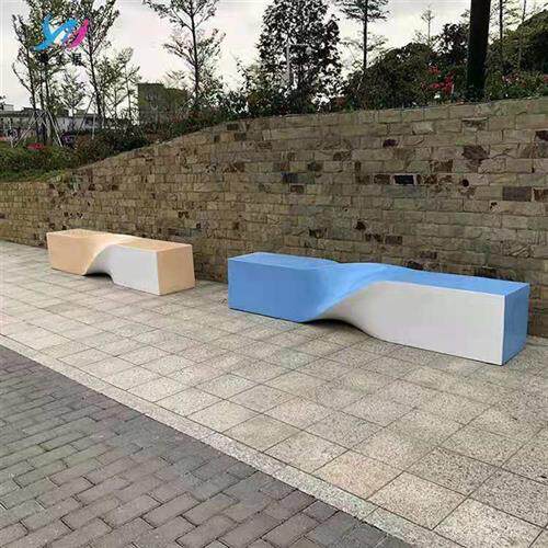 厂家玻璃钢芝麻街kaws公仔坐像站立大摆件网红潮流卡通摆件