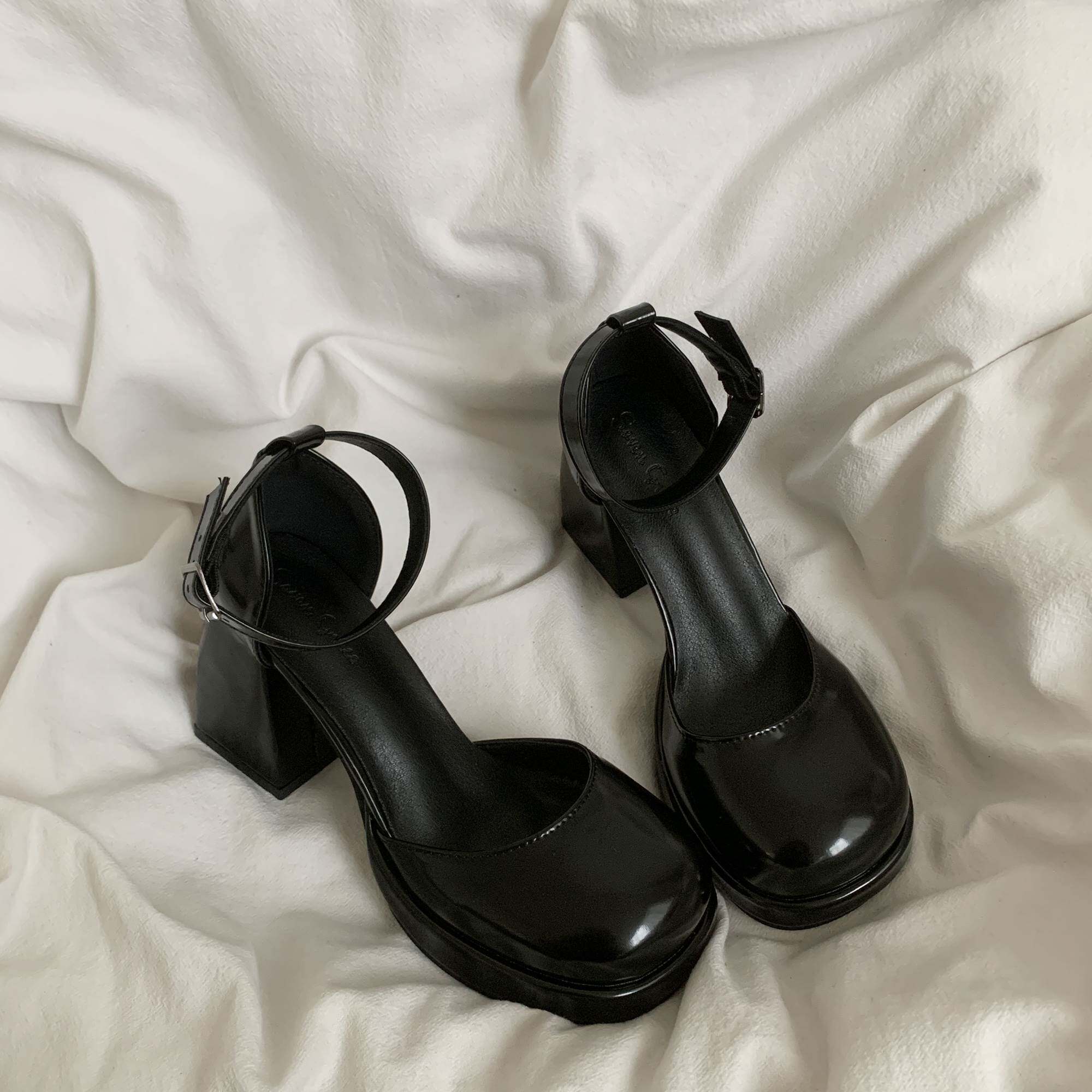 韩系漆皮黑色圆头复古高跟鞋女一字扣带单鞋日系包头玛丽珍小皮鞋