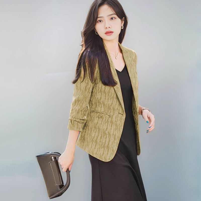 西装外套女2025年新款秋季短款修身粉色正装职业小个子高级感上衣