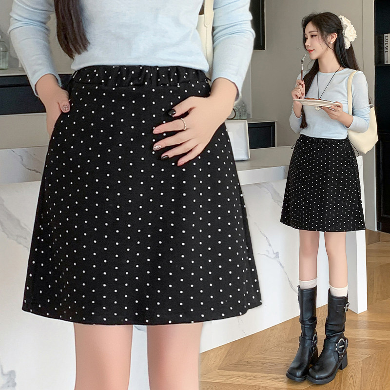孕妇半身裙2026新款春装波点针织短裙冬季外穿包臀A字裙子