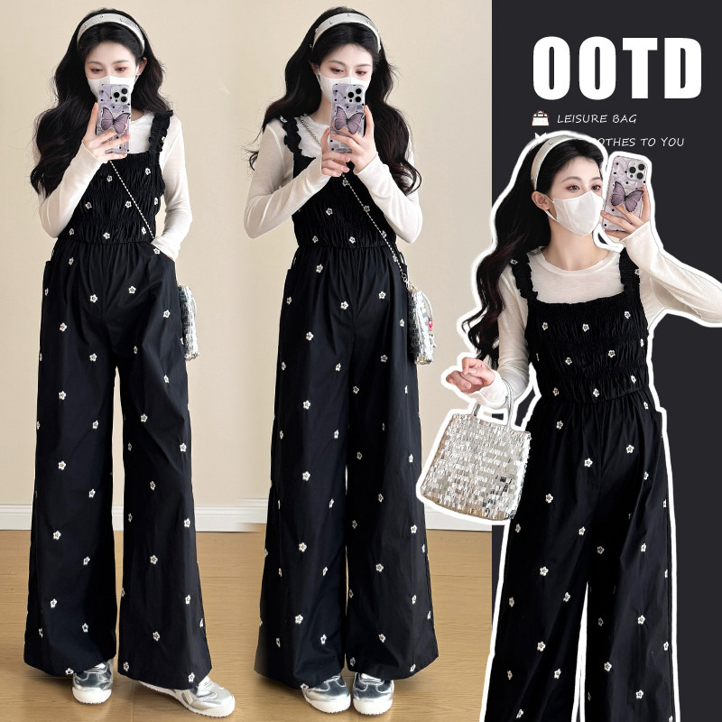 孕妇装2026新款春夏时尚洋气显瘦打底衫+背带裤孕妇两件套套装