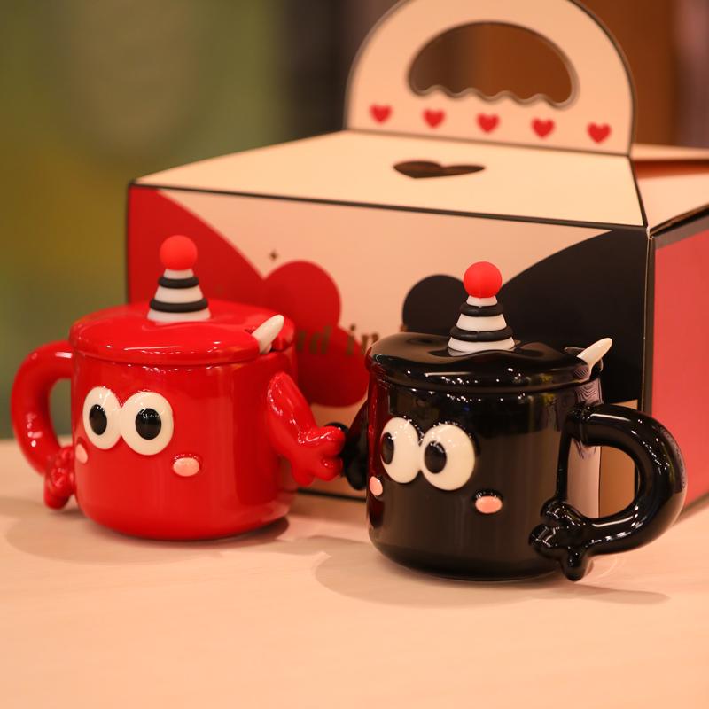 臻旺餐饮具手牵手情侣对杯陶瓷情侣杯礼盒装搞怪马克杯带盖勺水杯