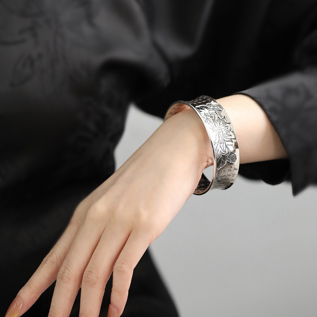 足银莲花国潮风手镯女足银手镯女高级感银镯子女999实心宽面手环