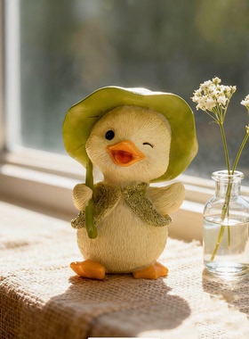 可爱小鸭子毛绒手工编织帽摆件