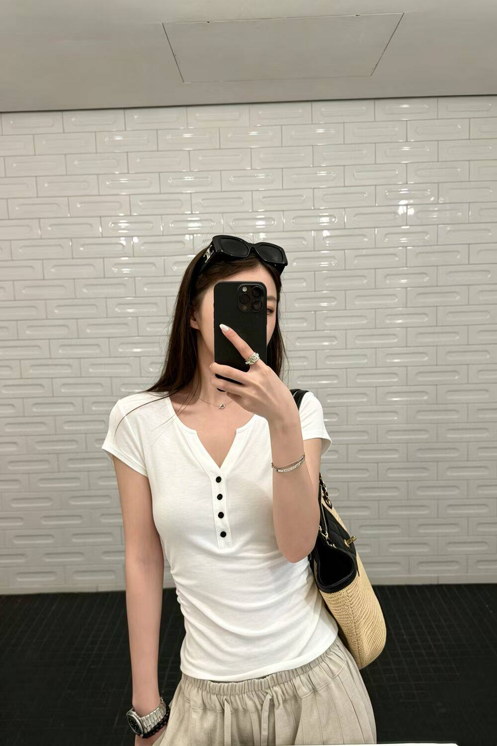 E念8808软糯百搭V领T恤女夏季新款韩系收腰皱褶显瘦纽扣短袖上衣