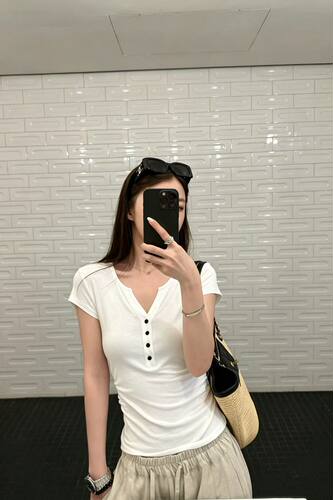 E念8808软糯百搭V领T恤女夏季新款韩系收腰皱褶显瘦纽扣短袖上衣