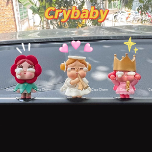 可爱哭娃crybaby汽车显示屏摆件中控台装 饰宝马车载内饰品趴趴仔