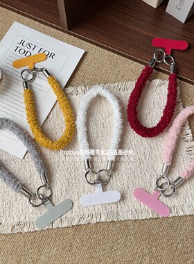 好看的毛绒绒手机挂绳冬天防丢手腕绳便携手提双扣腕带短款保暖手绳旅游防摔防丢挂件相机钥匙扣包挂饰腕绳壳