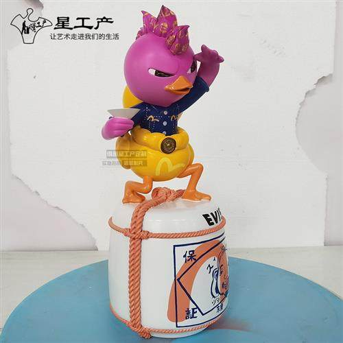网红潮玩kaws酒吧KTV餐厅会所售楼处玻璃钢美陈软装卡通公仔雕塑