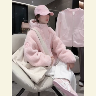2025冬季今年流行漂亮小香风轻奢高级感减龄洋气粉色羊羔毛外套女