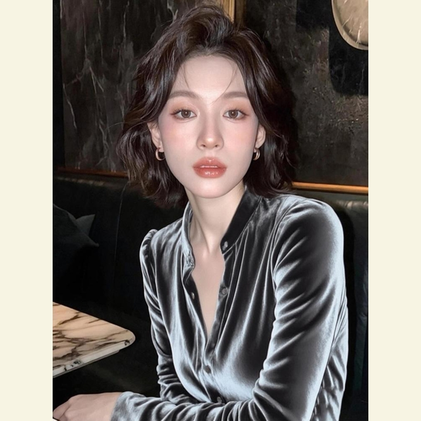 2025秋季高端欧货洋气上衣小众不撞款超好看独特漂亮灰色丝绒衬衫