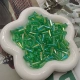 Зеленые бусины в виде капель воды разных размеров (50 г в пакете)