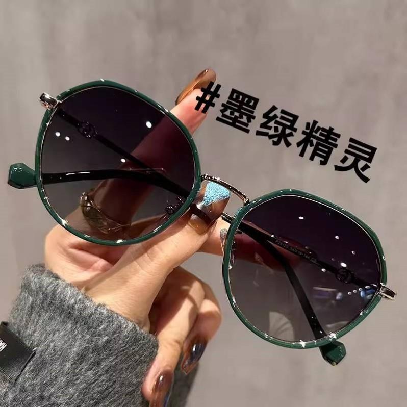 奶茶色墨镜2025新款女偏光太阳镜超轻圆框显瘦眼镜防晒