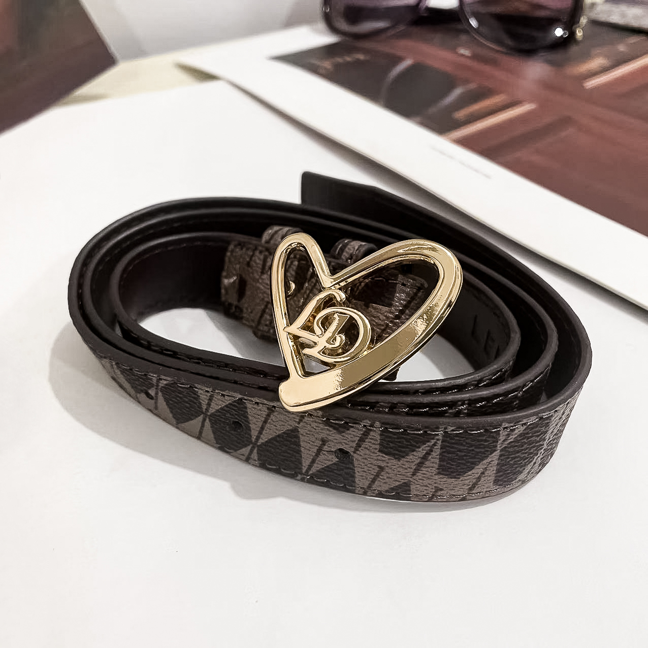 专柜99【乐D】春款 *绍 爱心扣头印花皮质腰带790