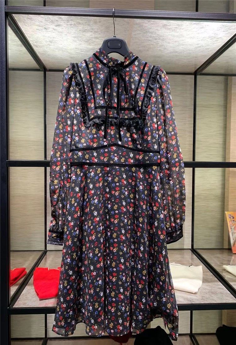 阿瑪施官网旗舰店2020秋新款碎花甜美中长款立领系带长袖连衣裙女