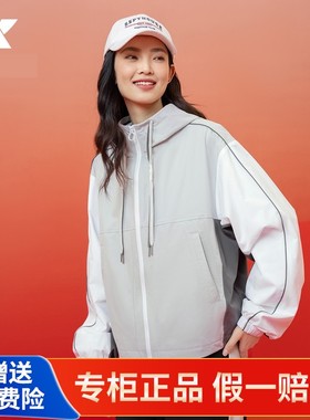 特步梭织薄双层外套女春新款潮流撞色运动连帽上衣夹克风衣150392