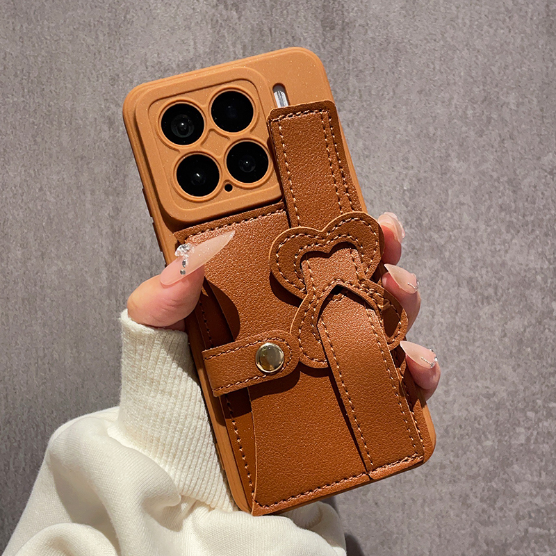 美拉德棕色爱心腕带侧开卡包适用小米17Promax手机壳15斜跨14背带13Pro保护套12全包红米K90防摔K80女款奢华