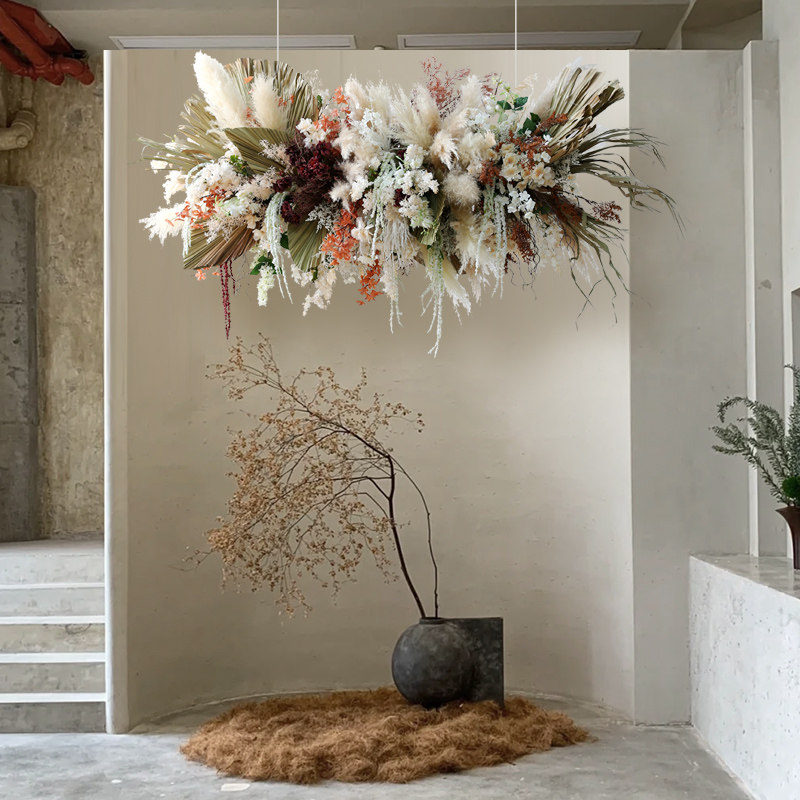 商业橱窗悬挂吊花干蒲扇叶芦苇插花美陈酒店软装悬空挂顶花艺装置