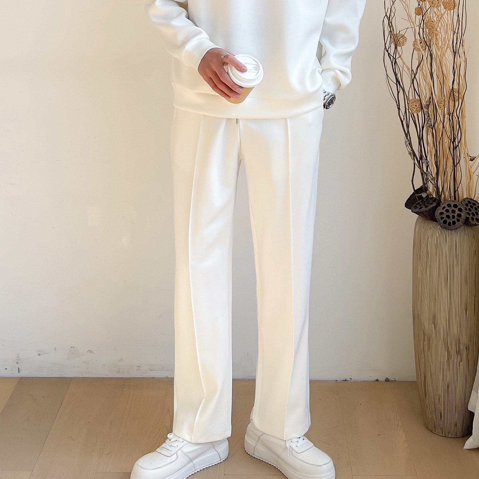 白色休闲裤男士秋冬季潮牌高级感宽松直筒加绒运动裤垂感百搭西裤