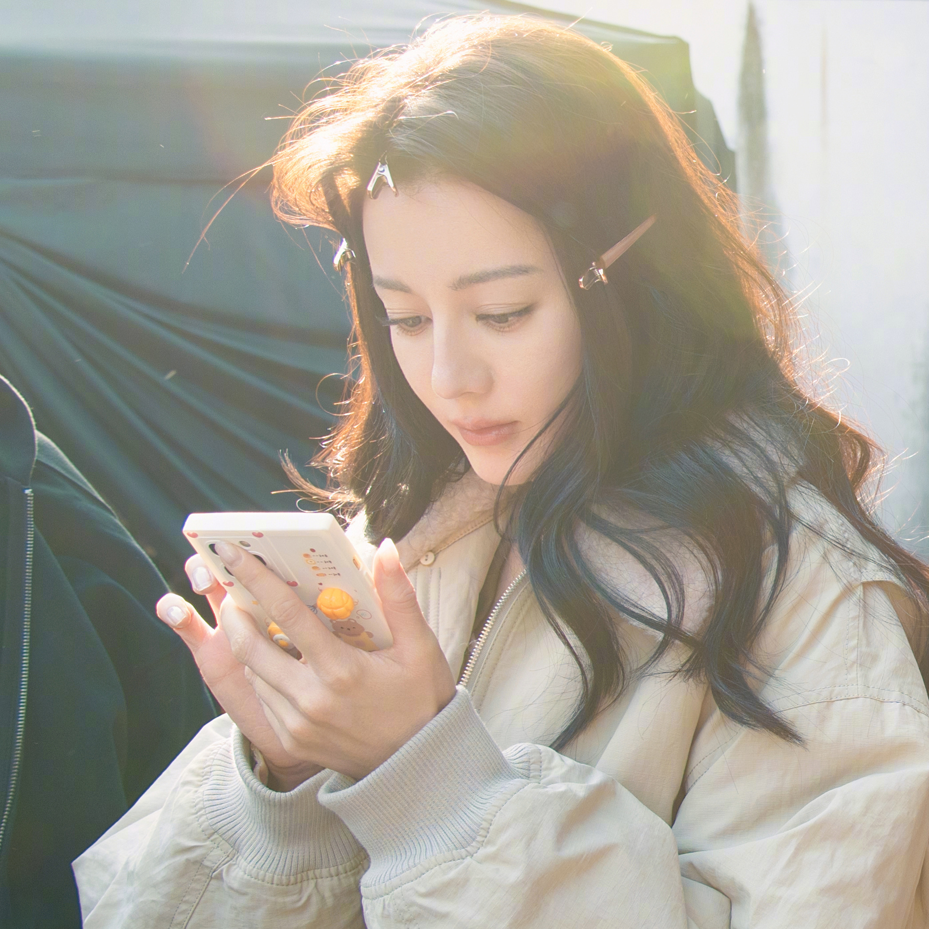 迪丽热巴同款面包小熊适用iphone15ProMax手机壳苹果15新款14卡通13创意12链条11女款16promax软硅胶保护套