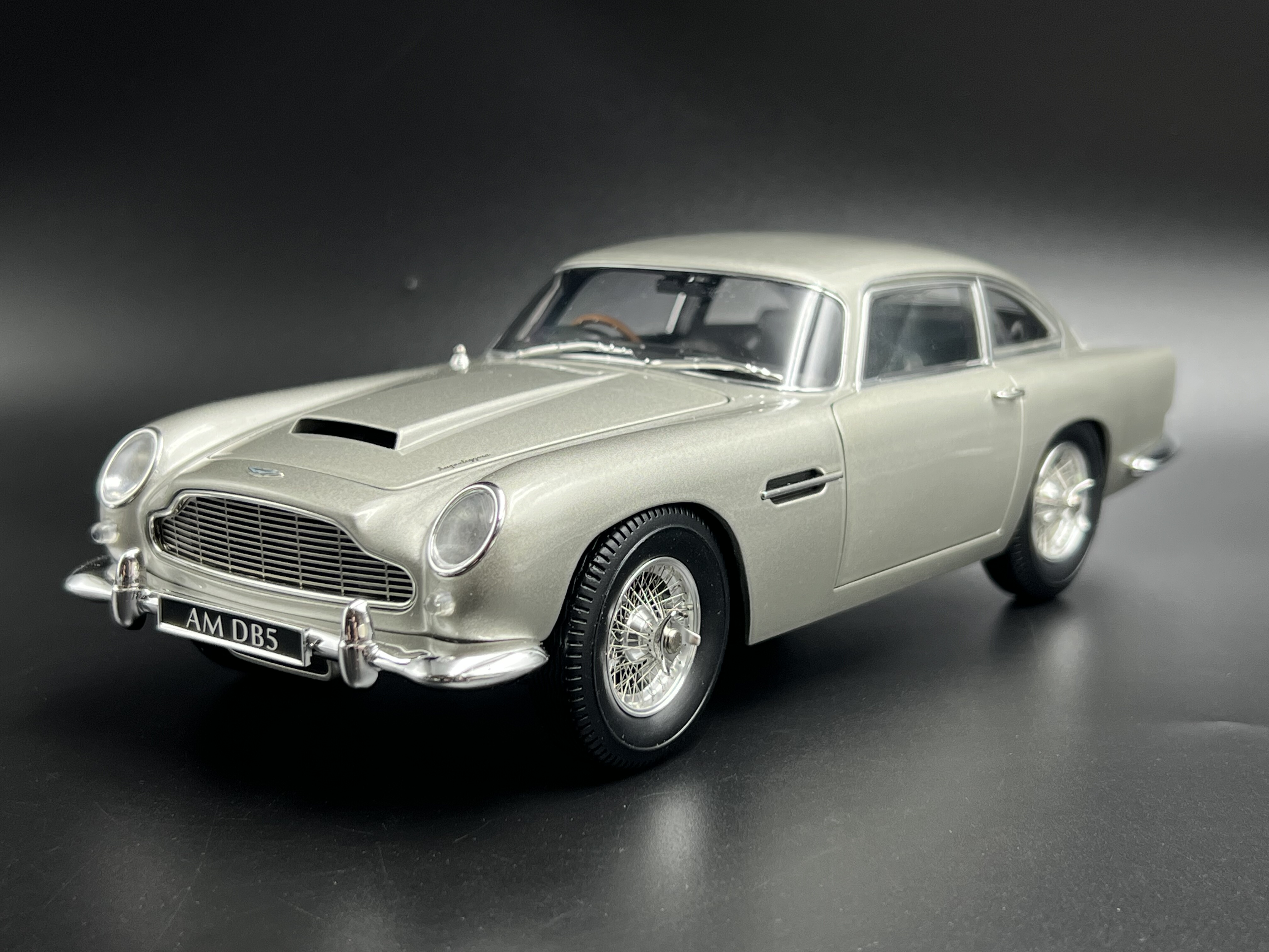 1:18 阿斯顿马丁Aston Martin DB5 合金全开汽车模型 小光 已拆